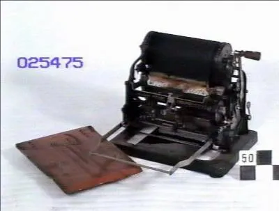 Avec quoi fonctionnait le stencil, procd aujourd'hui disparu, et anctre de la photocopie ?