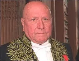 Avril : L'académicien Jean-François Revel disparaît à 82 ans. Quelle journaliste française avait-il épousée ?