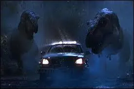 Je suis le Tyrannosaure rex. Avec des enjambes de 4 mtres et des pointes de vitesse  40 km/h, je suis quand mme un rapide. Mais sais-tu comment je me dplace ?