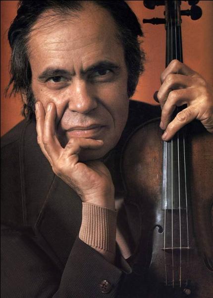 Ce violoniste soviétique (1924-1982), fut célèbre pour ses interprétations de Paganini, mais il fit aussi de la musique de chambre avec son ami Emile Gillels. Qui est-ce ?
