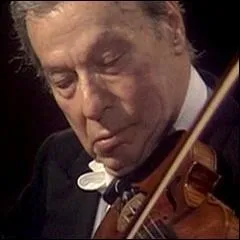 Quel est ce grand violoniste russe (1903-1992), puis naturalis amricain, qui laissa des versions extraordinaires de l'uvre pour violon de Bach ?