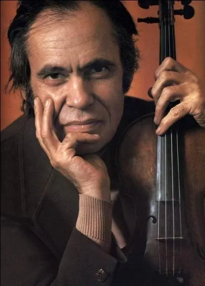 Ce violoniste sovitique (1924-1982), fut clbre pour ses interprtations de Paganini, mais il fit aussi de la musique de chambre avec son ami Emile Gillels. Qui est-ce ?