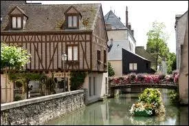 Nous allons maintenant  Montargis ( Loiret ), o la ville est chef-lieu ...