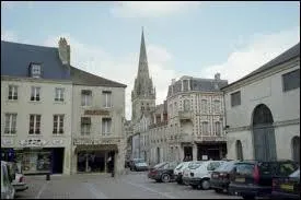 Nous nous rendons  Carentan ( Manche ). La ville est chef-lieu ...