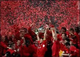 Pour commencer, une finale de légende. On est en 2005. 3-0 à la pause. Un grand AC Milan. Mais, menés par leurs supporters et leur  You'll never walk alone , les joueurs de cette équipe anglaise marquent 3 buts et l'emportent aux tirs au but. De quelle équipe s'agit-il ?