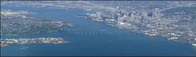 Combien de temps a dur la construction du Coronado Bridge ?