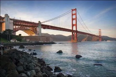 Dans quel tat amricain se trouve le Golden Gate Bridge ?