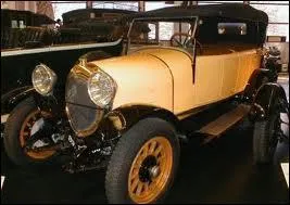 Le 14 dcembre 1911 Bonnot, Garnier et Callemin, volent une automobile pour leur premier casse qui interviendra 8 jours plus tard. Quelle est la marque et la couleur de la voiture ?