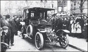 Le 21 dcembre 1911, Bonnot, Garnier, Callemin et peut-tre un autre complice agressent Ernest Gaby, garon de recette et son garde du corps, Alfred Peerman et s'emparent de la sacoche avec la recette de quelle banque ?