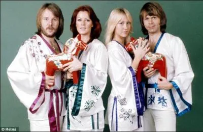 En dtention secrte et sous le poids du dshonneur d'avoir fourni de simples secrets sur la vie prive d'un snateur, elle a pouss un cri dans la nuit :