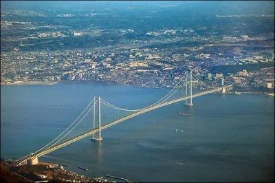Dans quel pays se situe le pont du dtroit d'Akashi ?