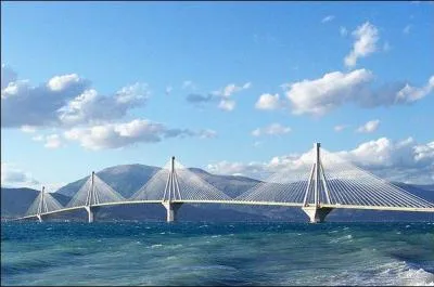 Quel est le type de pont du RioAntirrio Bridge ?