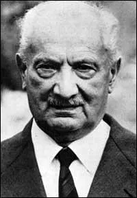 Ce philosophe allemand, fondateur de l'existentialisme, voulait avant tout tablir une ontologie, c'est--dire clarifier la question de l'tre. Qui est-ce ?