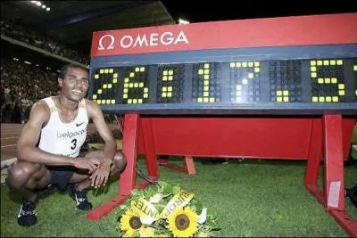 Il a parcouru 10 000 mtres en 26mn 17s