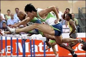 Le record du 110 mtres haies est dtenu par ... ?