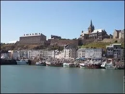 Nous nous rendons maintenant  Granville ( Manche ), o la ville est chef-lieu ...