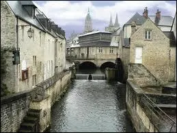 Je vais vous faire visiter la ville de Bayeux ( Calvados ), qui est chef-lieu ...