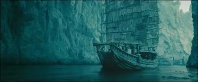 Dans  Pirates des Carabes : Jusqu'au bout du monde , que fait Hector Barbossa de la jonque nomme  Hai Peng  qui lui a t confie par Sao Feng ?