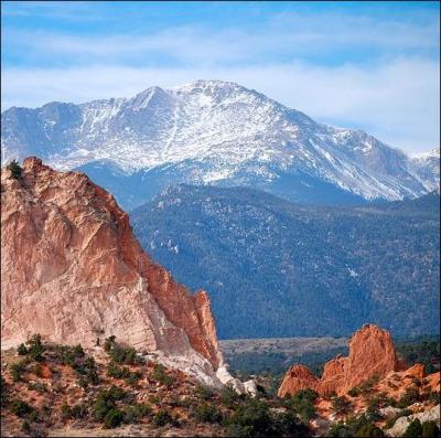 La Pikes Peak International Hill Climb est une course de cte automobile qui se tient chaque anne sur la montagne de Pikes Peak. Dans quel tat amricain se droule-t-elle ?