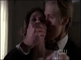 Comment s'appelle le  faux  frre de Peyton ?