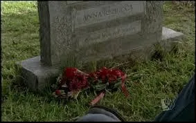 De quoi est morte la mre adoptive de Peyton ?