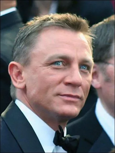 Daniel Craig est l'actuel James Bond :