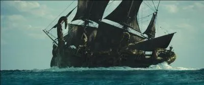Comment s'appelle le monstre sous-marin obissant au commandement de Davy Jones et qui vit au sein de son vaisseau  Le Hollandais Volant  ?