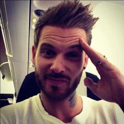 Quelle est cette chanson ?  Du sang sur tes genoux, des larmes dans ton moteur 