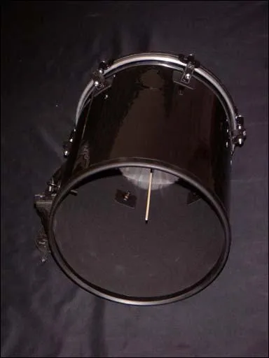 Cet instrument au son inimitable (entre le coassement, le croassement et autre cris tranges) est une :