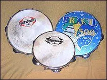 Trs connu en France sous le nom de tambourin, c'est un :