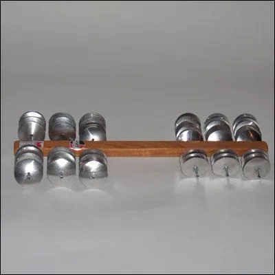 Instrument important dans les  Batucadas  o ils peuvent tre au nombre de 200 lors des dfils Carioca ! C'est un :