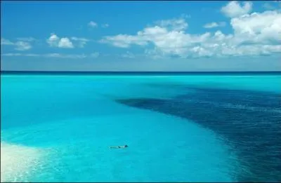 Dans quelle �le fran�aise se trouve ce lagon ?