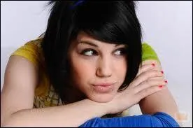 Paula a des vues sur quel garon ?