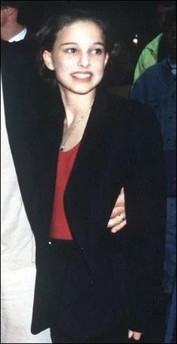 Vous la reconnaissez sans doute... car cette actrice amricaine n'a pas tellement chang... Il s'agit de :