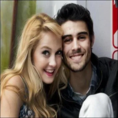 Avec qui sort-elle ?