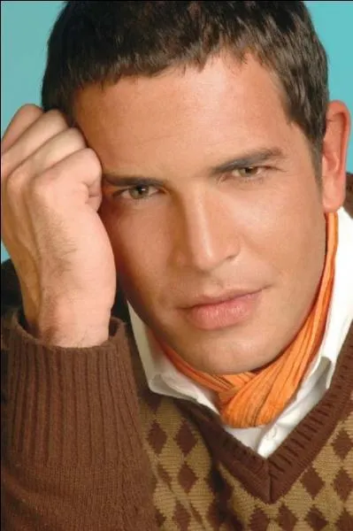 Sur la photo, comment s'appelle t-il ?