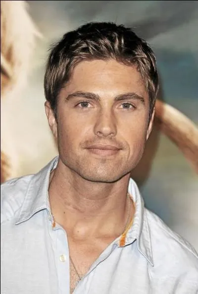 Dans la saison 3, Jane est  la recherche d'une taupe oprant pour John le Rouge. On peut voir son visage ci-contre, mais de qui s'agit-il ?