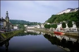 Nous partons en Bretagne,  Chteaulin ( Finistre ). Cette ville est chef-lieu ...