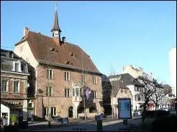 Nous allons nous promener  Guebwiller ( Haut-Rhin ), o la ville est chef-lieu ...