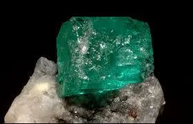 Et celui-ci ? 60 % de la production mondiale de ce minerai d'une couleur vert flamboyant vient de Colombie.