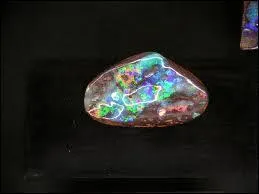 Ce minerai aux couleurs multicolores est un(e) :