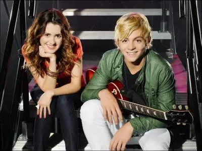 Dans un pisode, est-ce vrai qu'Austin et Ally se sont embrasss ?