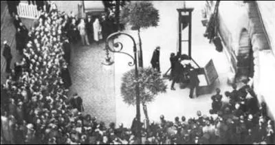 Avec ces questions et surtout la premire, on en perd la tte. Mais quand la guillotine a-t-elle utilis son tranchant pour la dernire fois en France ?