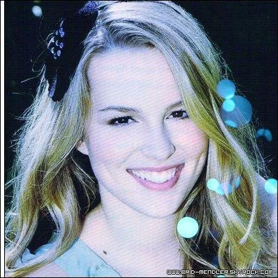 Comment s'appelle le petite amie de Justin ?