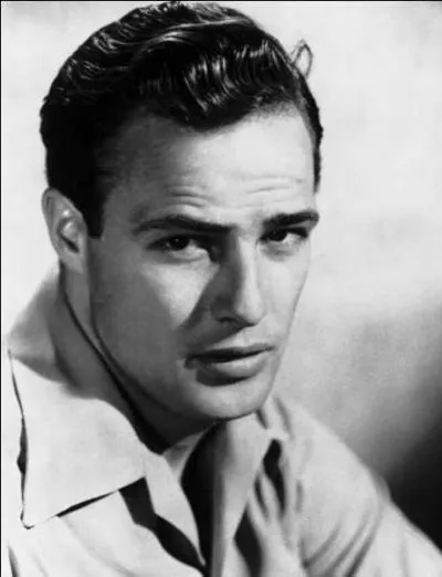 À quelle place L'American Film Institute a-t-il classé Marlon Brando parmi les 25 meilleurs acteurs ?