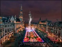 Voici la Grand-Place montre de nuit de ...