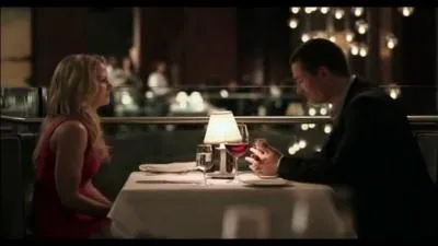 Lors du rendez-vous, Ryan dcouvre qu'Emma sait de nombreuses choses sur lui et il prend la fuite. Puis Emma le rattrape. Comment assomme-t-elle l'homme ?