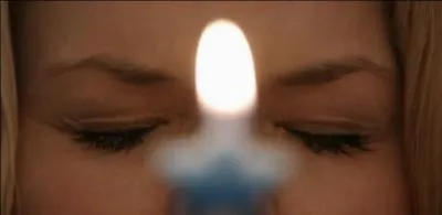 Qui Emma Swan rencontre-t-elle le jour de son 28me anniversaire et qui va bouleverser toute sa vie ?