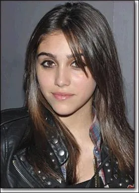 De quelle personne clbre Lourdes est-elle la fille ?