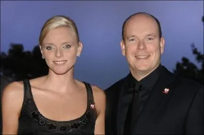 En quelle anne Charlne et Albert ont-ils officialis leur relation ?